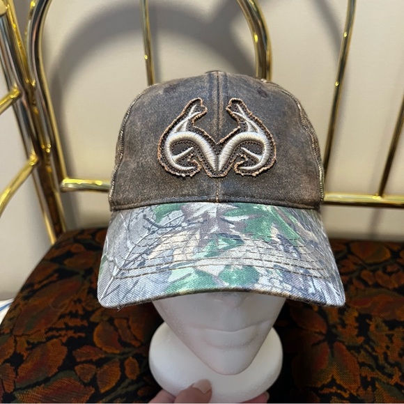 Realtree | Baseball Hat - Picture 3 of 14